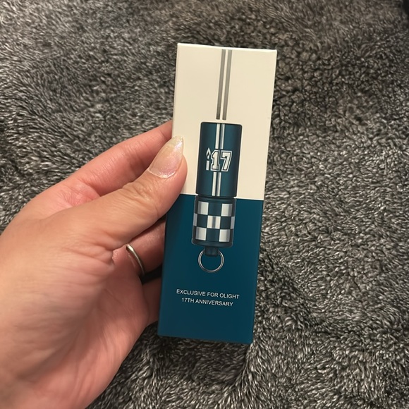 i17 Checkered Flag USB-C Rechargeable EDC Keychain Flashlight - Picture 9 of 12